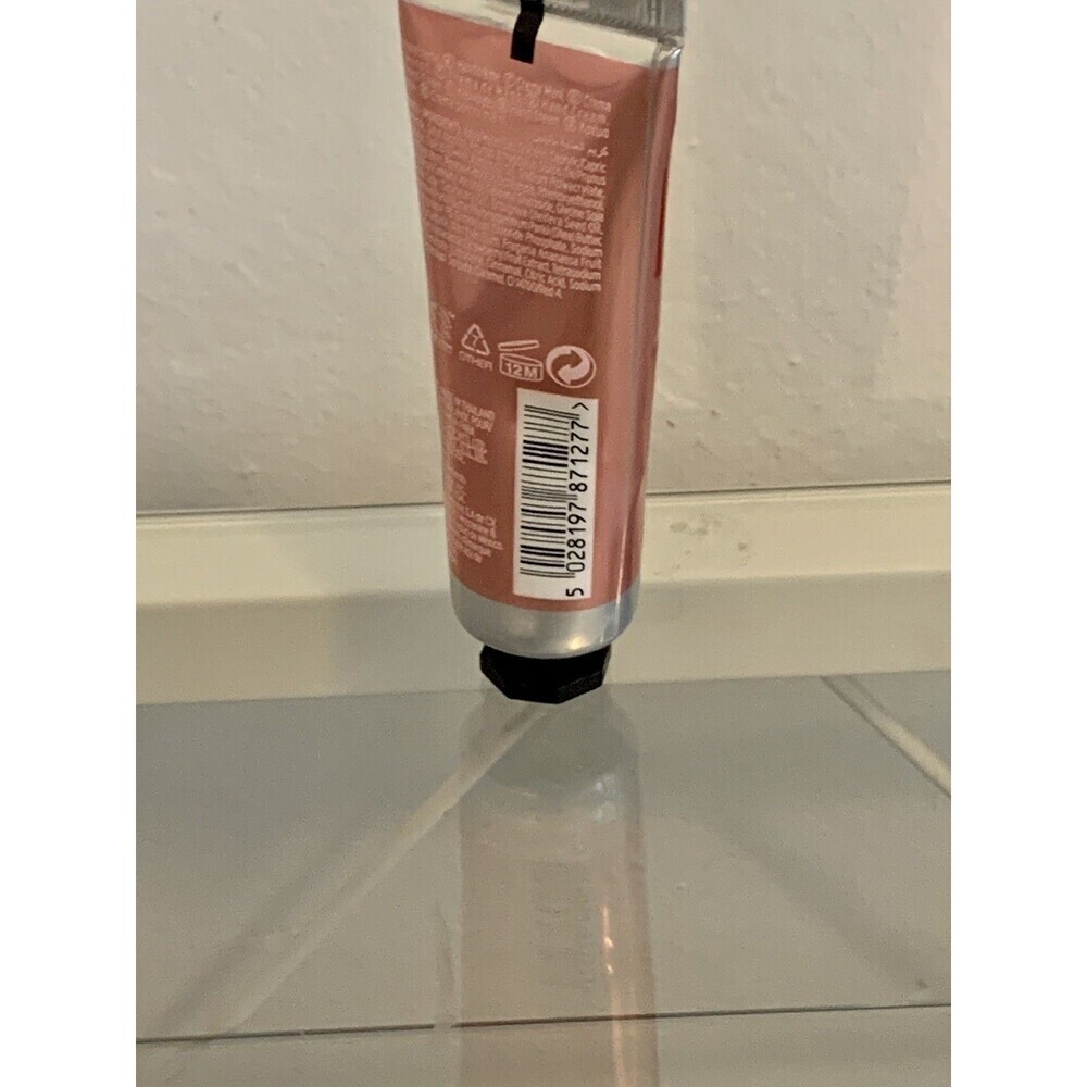 The Body Shop Strawberry Hand Cream For Normal Skin – Vegan – (30 ml) / 1Fl Oz - Picture 3 of 3
